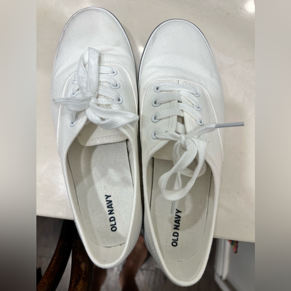 Classic white shoes 7